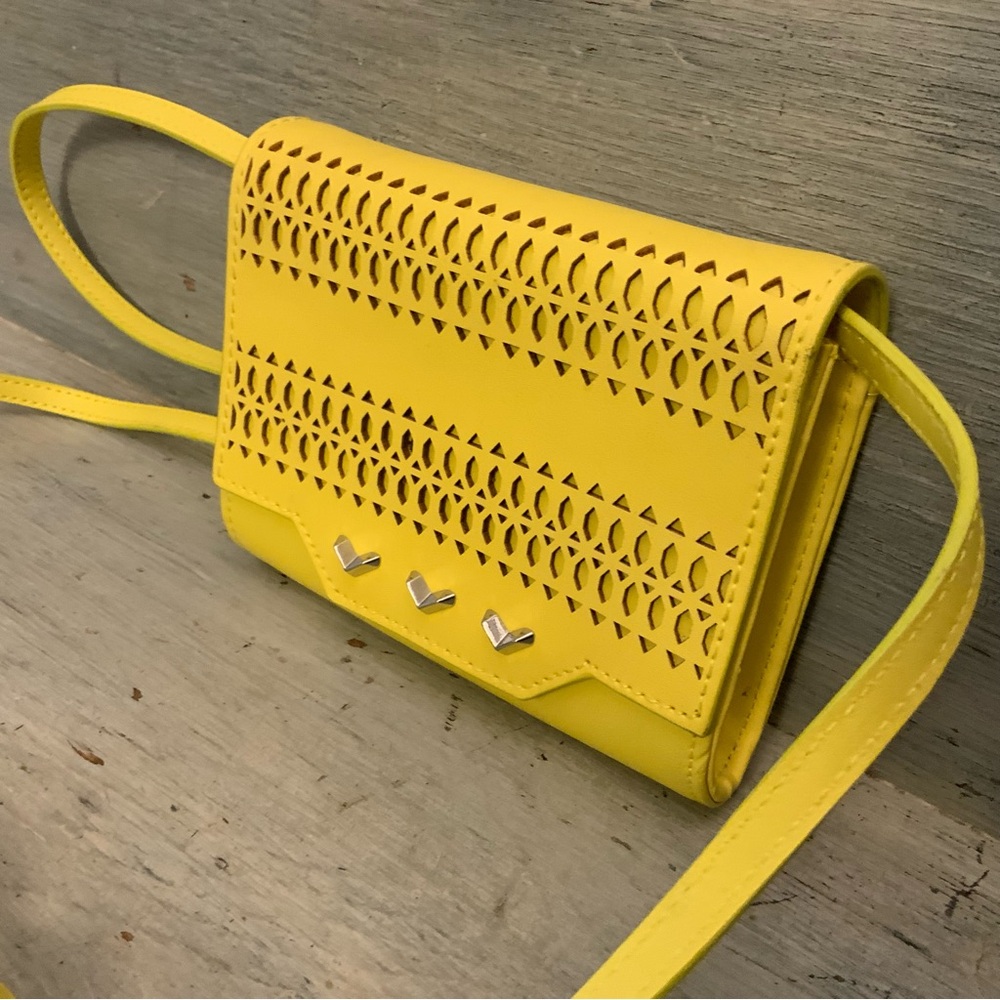Stella & Dot Nolita Electric Yellow Sidekick Crossbody Bag Purse‎ 6x5x1 GC - Picture 3 of 8
